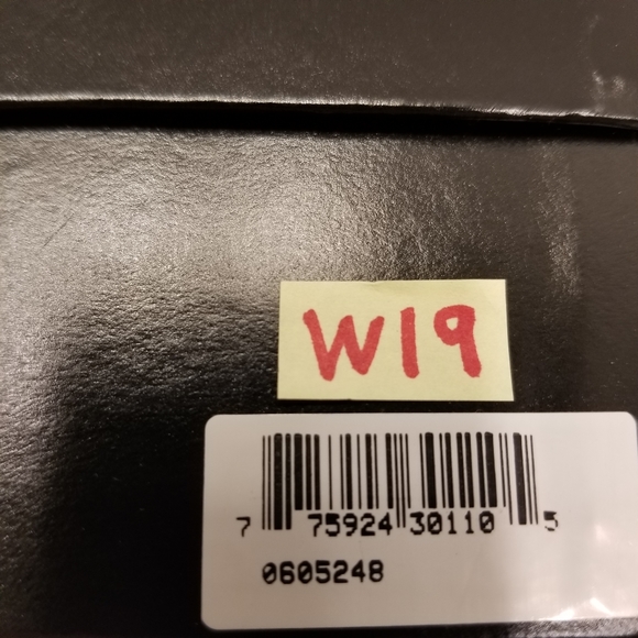 Movado Kara Women Bagle Swiss Stainless Steel Crystal Watch 0605248 Fresh Batter - Picture 12 of 16